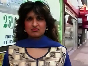 Une Indienne Ramassée Dans La Rue Pour Se Déshabiller Sucer Et