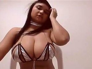 webcam sexy latina gros seins taquine gros tétons,