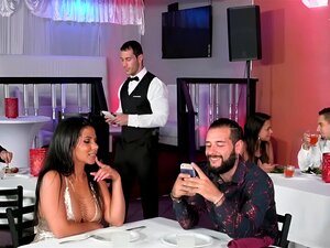 Rose Monroe Duncan Saint - Tip The Waiter Again - Réalité