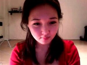Une mignonne asiatique amateur très chaude baise en webcam