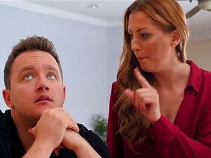 La belle-mère surprend son beau-fils en train de se branler - se fait