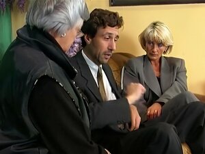 Deux allemandes bien foutues et déchaînées partagent deux grosses