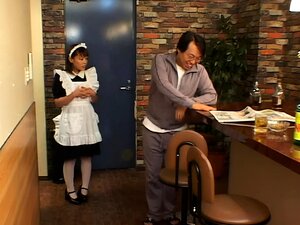 Explorez le monde interdit de BDSM alors qu'une belle asiatique