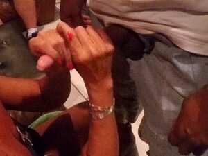 Le début d'une session de sperme de trois heures
