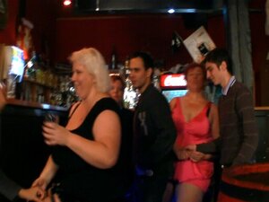 FATTYPUB - Les grosses dames se salissent. Les grosses dames
