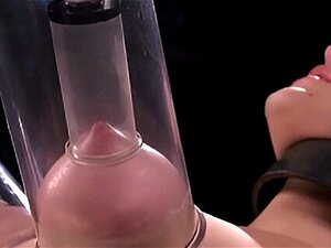 Plongez dans une séance BDSM intense avec une sublime blonde.