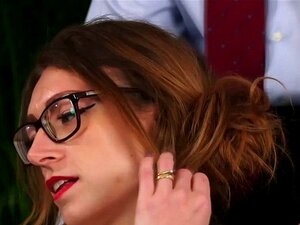 La domina CFNM se moque de sissy