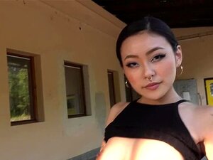 Une beauté japonaise baise pour du fric