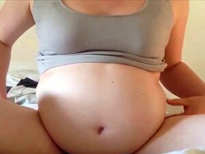 gros plan sur le ventre de la femme chaude. Vidéos chaudes de