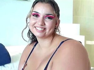 Une montana magique baise une latina duveteuse avec une grosse queue