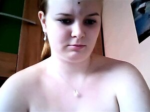 Découvrez la passion brûlante d'une blonde aux formes généreuses