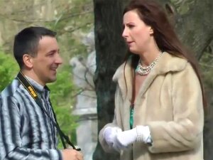 Découvrez l'élégance et le charme séducteur d'une MILF britannique