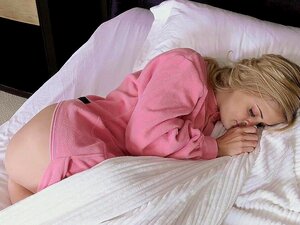 ExxxtraSmall - Petite fessée joueuse et baisée par le beau-père