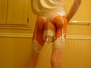 Anus pompé et anal extrême en culottes