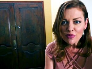 Belle-mère folle suce la bite de son beau-fils en gorge profonde.