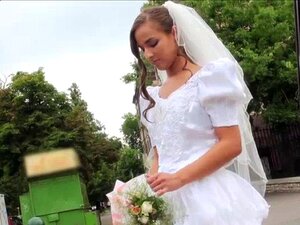 Amirah, une mariée en fuite, se fait baiser durement sur un coup de