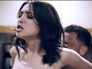 Un mec chanceux baise tellement fort dans toutes les positions. Seth