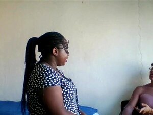 La directrice de casting séduit une noire sud-africaine