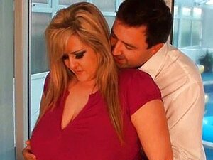 Gros nichons se branlent avec Phil