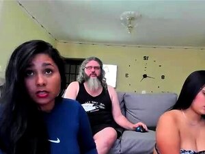 Regardez une babe brune coquine explorer ses désirs sexuels dans ce