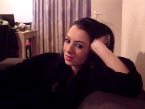 Ella dans un couple amateur vraiment coquin baisant dans la nature,