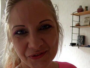 MILF Street Hooker fait une pipe pour de l'argent à un BBC -