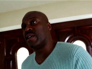 La magnifique et blonde Kleio Valentien auditionne et plaisante sur le