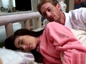 La belle-fille anale de Jenna, maman et amie, avec un gode-ceinture,