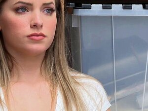 Découvrez la rencontre torride d'une sublime blonde dans une aventure