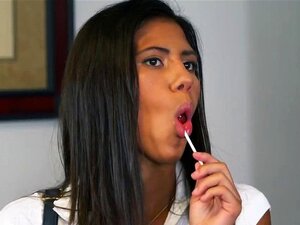 Baise brutale au bureau avec une salope brune à gros seins et gros