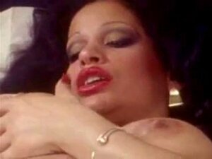 Vanessa Del Rio se masturbe avec une double bite