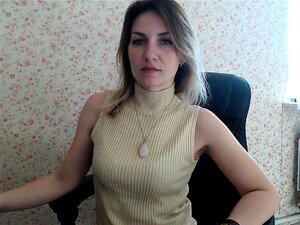 Masturbation solo avec écartement des jambes, la MILF canadienne