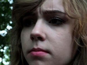 Grand-père et deux filles fraîches attrapés et baisés vieux frais