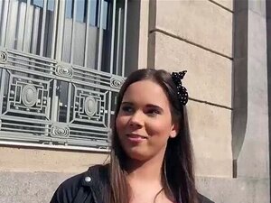 Une brune tchèque amateur se fait baiser la chatte par un inconnu