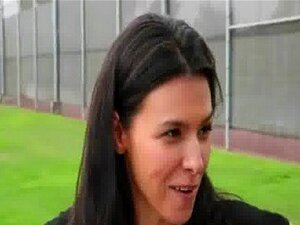 Fille payée pour la nudité 6