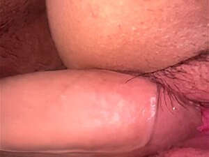 Regardez comment j'ouvre le vagin de ma meilleure amie