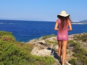 PAS DE CULOTTE et robe transparente marche et masturbation