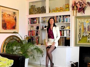 Une MILF anglaise au gros cul apprécie les préliminaires