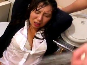 Poulette japonaise dominée