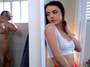 Regarde-la se servir maintenant ! - Kylie Quinn, 18 ans, porno voyeur
