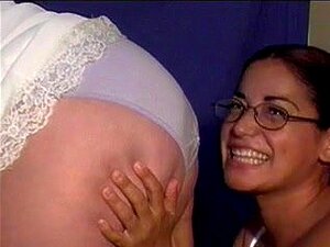 Wazoo renifle des salopes, deux grosses bites blanches se font