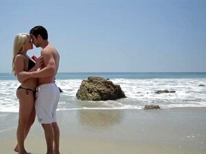 La bombe Mia Malkova fait une pipe sucrée et se fait baiser