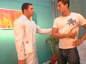 Massage 3 porno gay, éjaculations gay, avale le mec