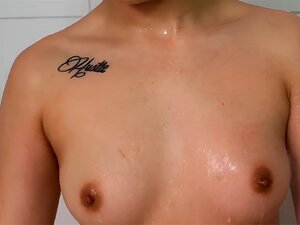 Lulu Chu profite de la bite dure de Pierce