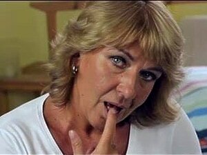 Maman Agneta se masturbe