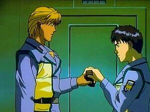 Un garçon gay d'anime sucé et baisé en gangbang
