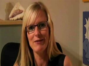 Éjac faciale pour une milf allemande chaude