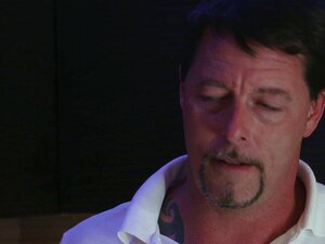 Les mignonnes chevauchent leurs vieux beaux-pères. Les mignonnes