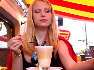MAGMA FILM Anal Allemand miel clignote en public