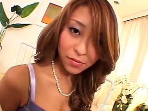 Kanoka fait de la magie avec sa chatte très serrée